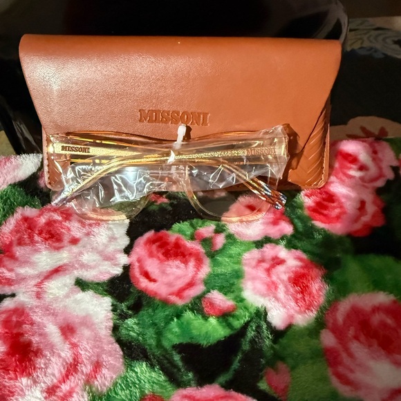 Missoni Tan Sunglasses with Case - Picture 2 of 8